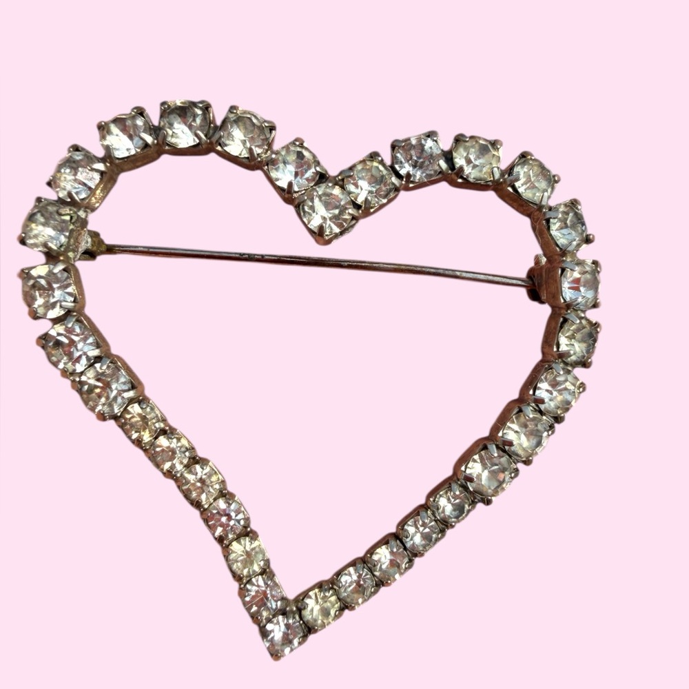 Elegant Vintage Silver tone Heart Brooch
